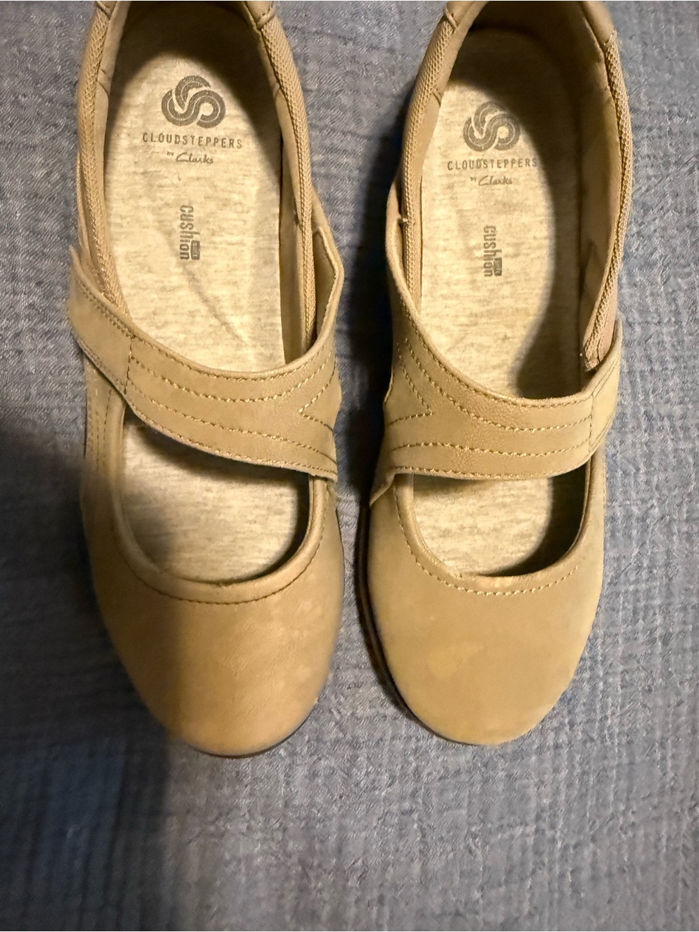 Clarks Cloudsteppers Women’s leather Tan Mary Jane Flats with Strap